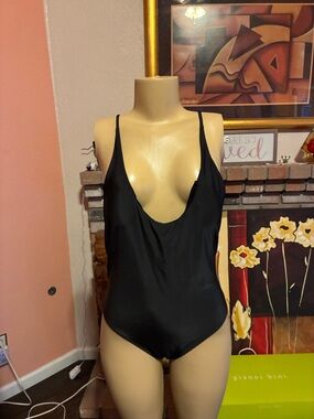 Minimal Black Scoop One-Piece Swimsuit - Women